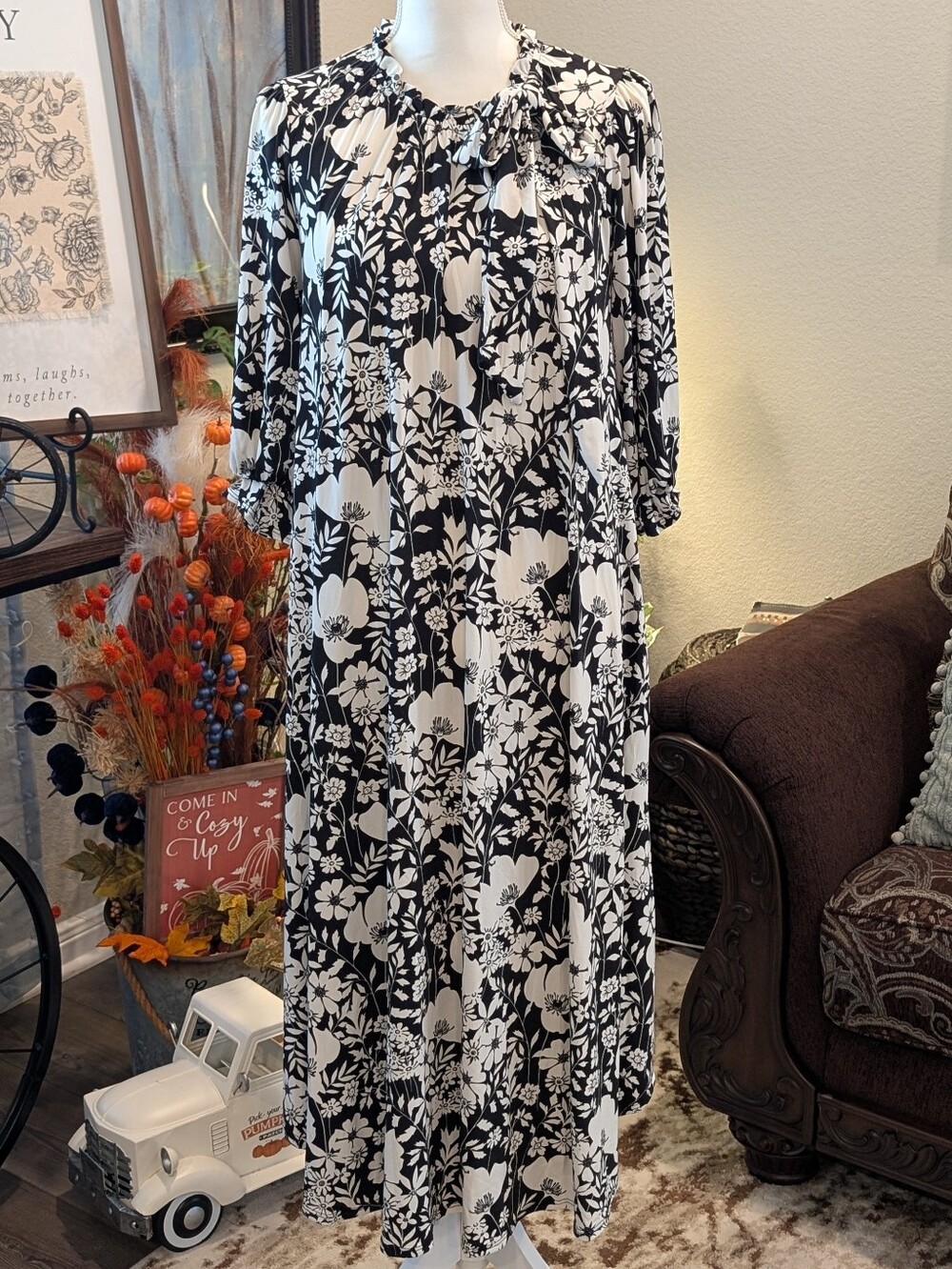 Black & White Floral Women’s Dress